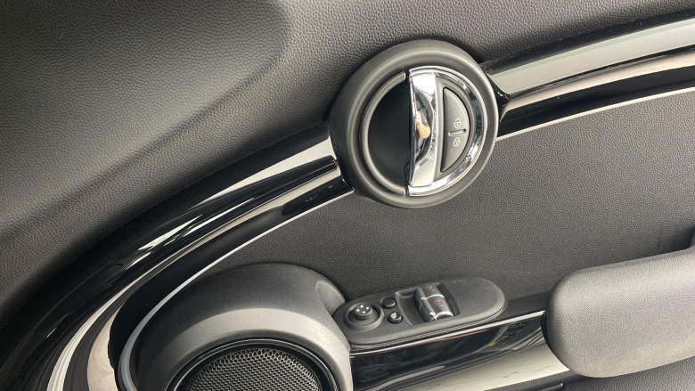 MINI Hatchback 135kW Cooper S Level 2 33kWh 3dr Auto Electric Hatchback